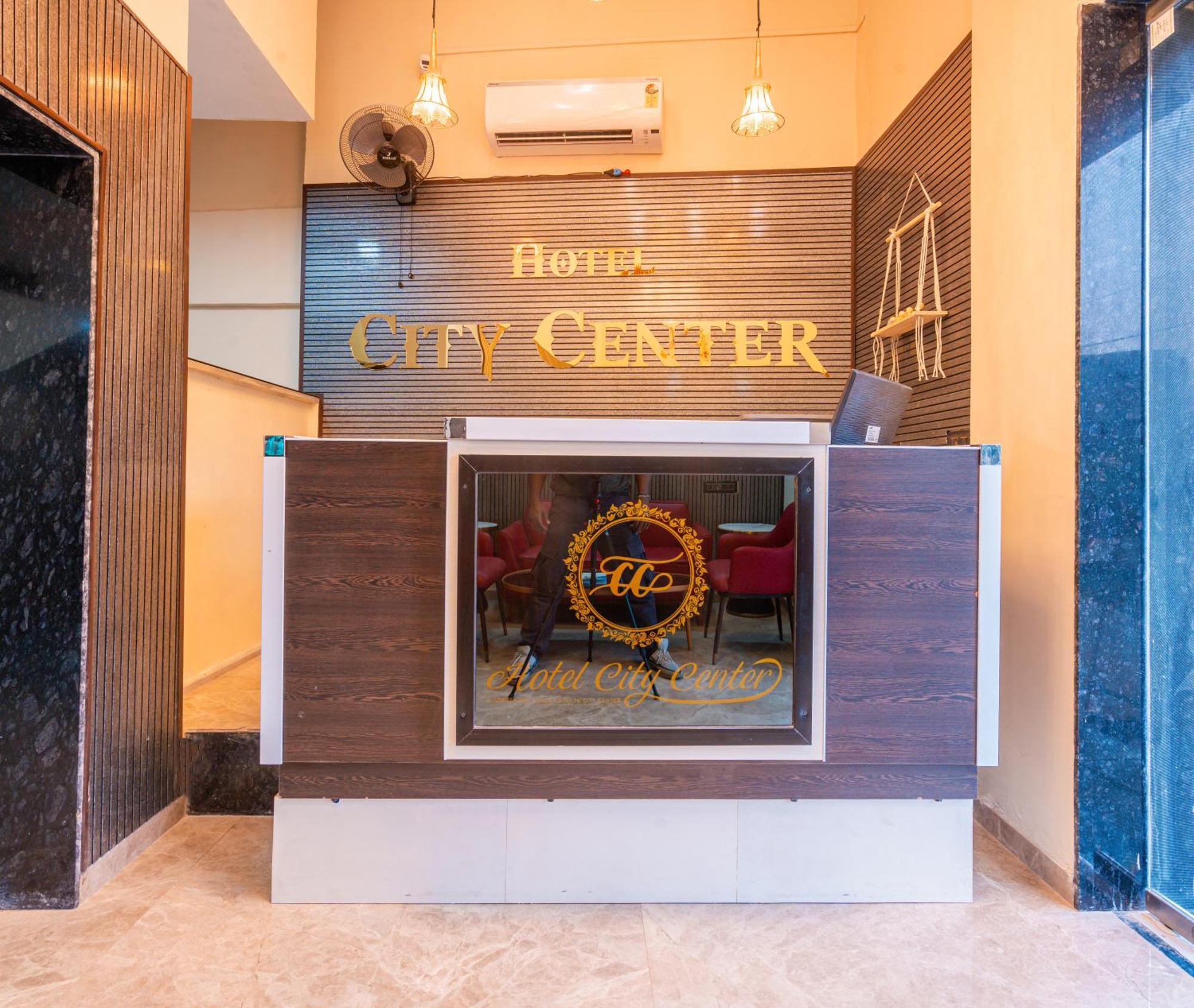 OYO 73738 Hotel Center City Sakardarā Exterior foto